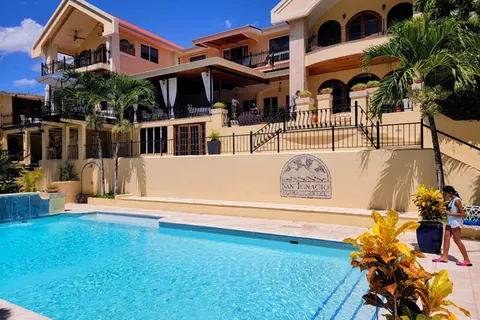 Luxury resort pool — budget vs luxury vacation planning tips