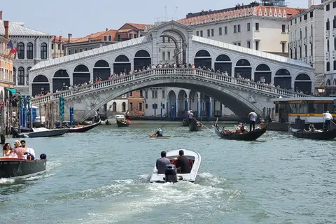 Venice Rialto Bridge — Europe travel tips for packing light