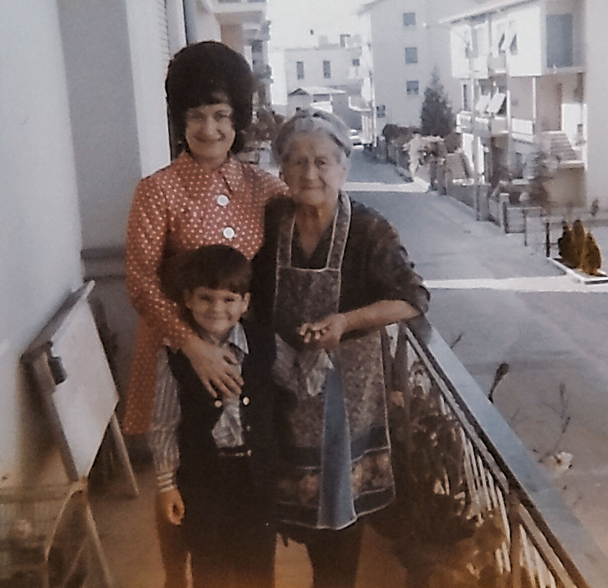Young Tony with mom and grandma in Italy